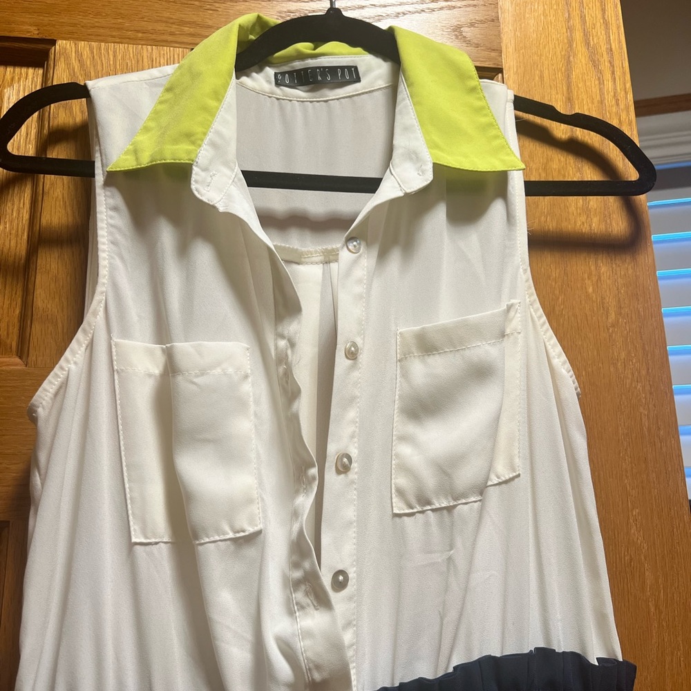 Sleeveless dress two toned top is beige and bottom is navy blue size small